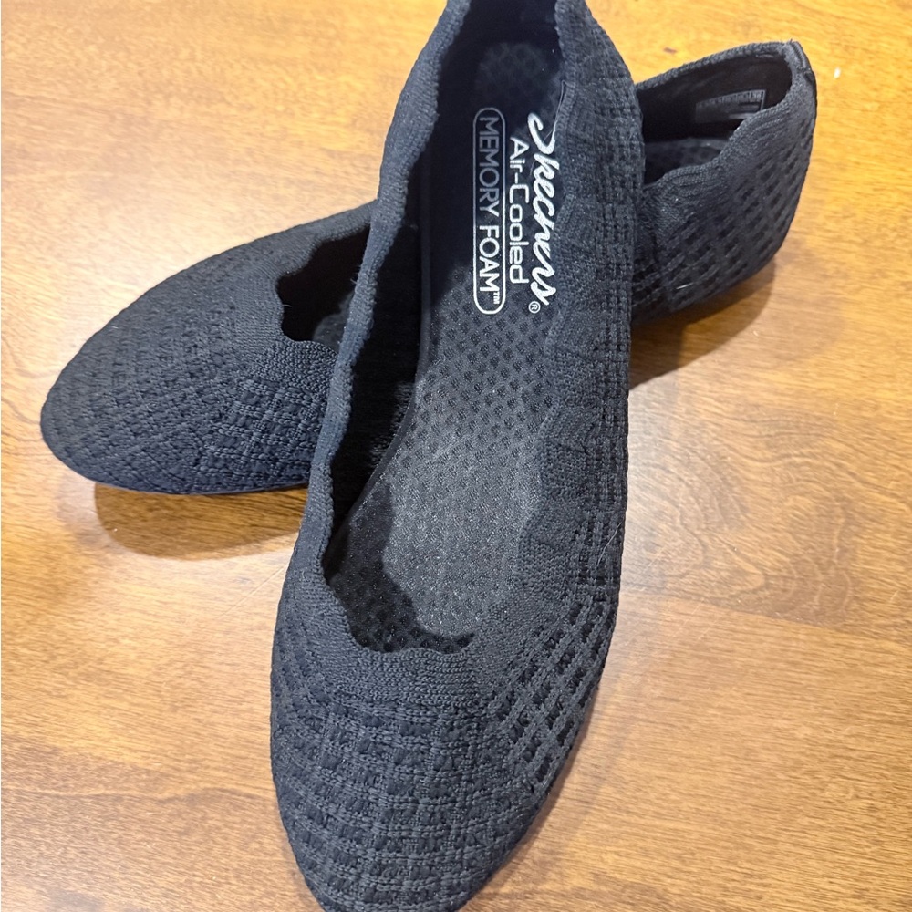 Skechers Women's Black Textured Fabric Memory Foam Air Cooled Flats/Shoes